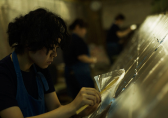 歴清社の制作風景